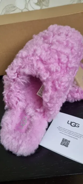 Zapatillas UGG rosas nuevas