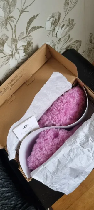 Zapatillas UGG rosas nuevas