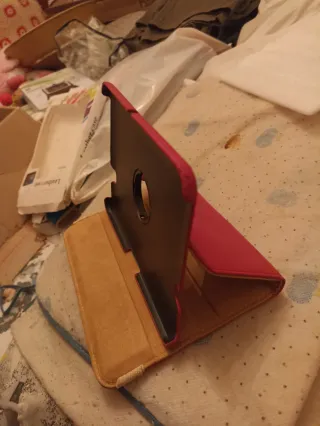 Funda giratoria roja para tablet