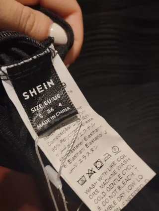 Vestido negro botones