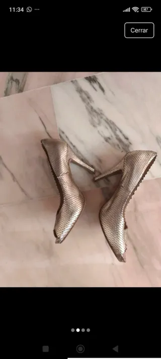 Zapatos de tacón dorados Pedro Miralles