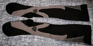 Calcetines de compresión negros y grises