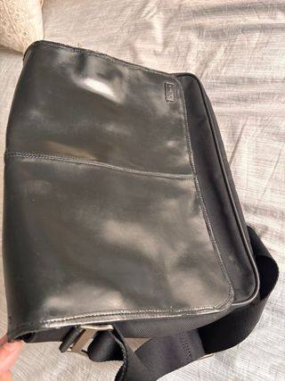 Maletín Knomo Negro Cuero, usado.