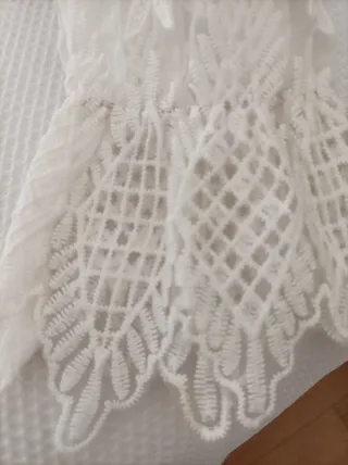 Blusa encaje beige con cuello alto