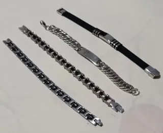 Set di 4 bracciali da uomo