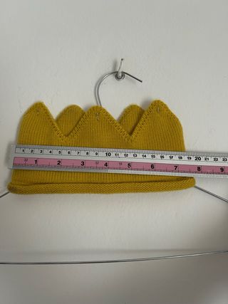 Corona tejida bebé amarilla talla única