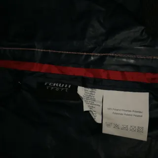 Chubasquero impermeable azul y rojo