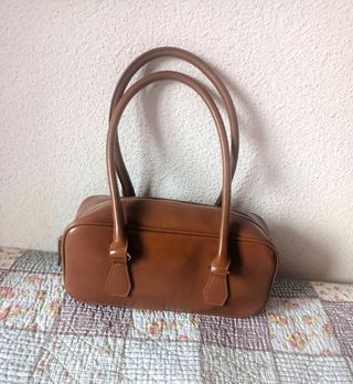 Bolso marrón camel bershka bowling