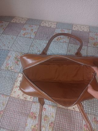 Bolso marrón camel bershka bowling