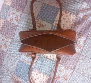 Bolso marrón camel bershka bowling