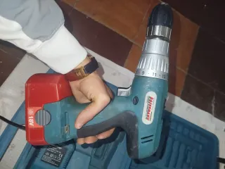 Taladro Boshman 18V con maletín