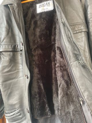 Chaqueta de cuero negra de  De la piel de un toro