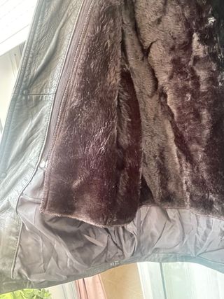 Chaqueta de cuero negra de  De la piel de un toro