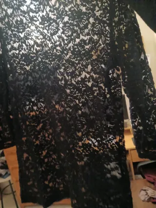 Blusa de encaje negro