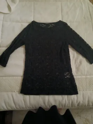 Blusa de encaje negro