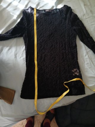 Blusa de encaje negro