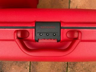 Maletas Rojas medidas: 60x45 y 20cm de fondo