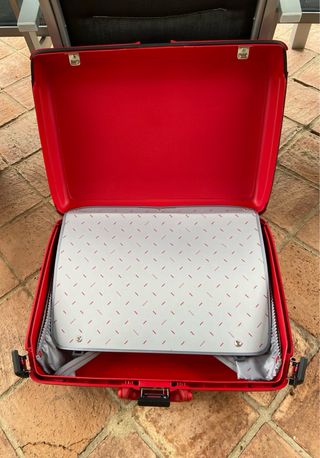 Maletas Rojas medidas: 60x45 y 20cm de fondo