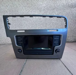 Marco pantalla Golf 7 plateado