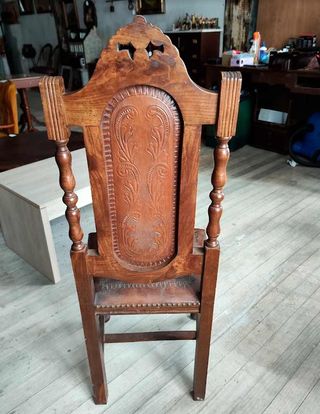 Sillas antiguas madera y cuero en Galicia