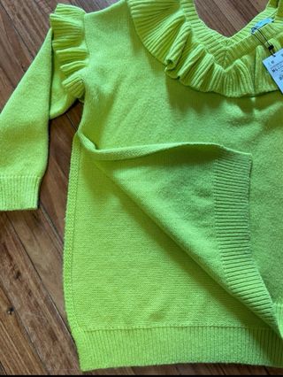 Jersey Zara verde con volantes