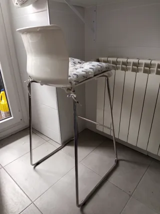 2 Taburetes Altos Blancos con Cojín Ballena