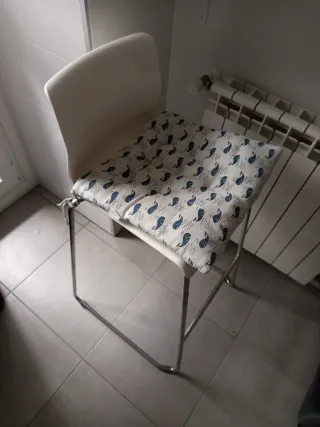 2 Taburetes Altos Blancos con Cojín Ballena