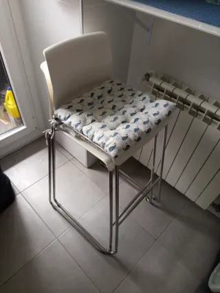 2 Taburetes Altos Blancos con Cojín Ballena