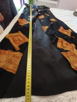 Vestido largo negro y naranja