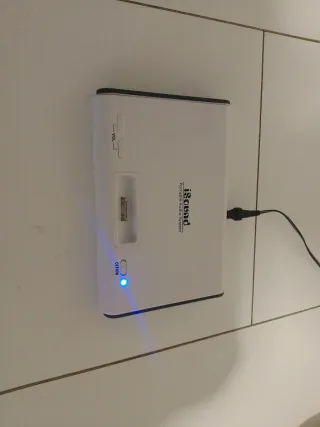 Altavoz portátil blanco