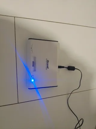 Altavoz portátil blanco