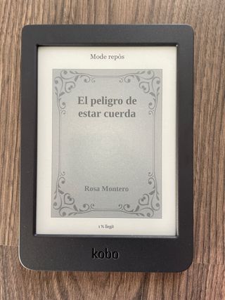 Lettore e-book Kobo Nia in nero e grigio, perfetto per portare i libri ovunque