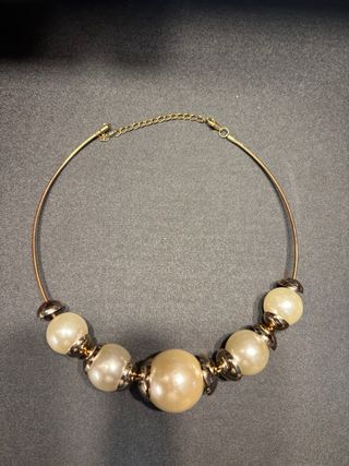 Juego 2 collares bisutería dorados y perlas