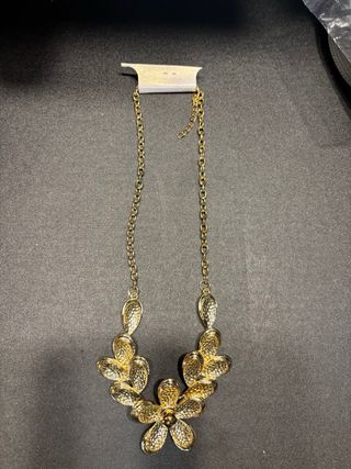 Juego 2 collares bisutería dorados y perlas