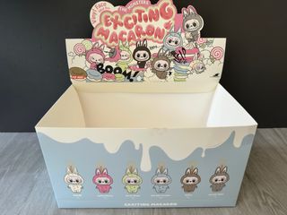 Caja expositora Labubu Exiting Macaron