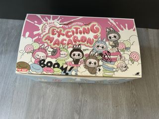 Caja expositora Labubu Exiting Macaron