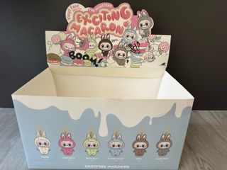 Caja expositora Labubu Exiting Macaron