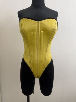Body Corsé Amarillo con Ribete Negro