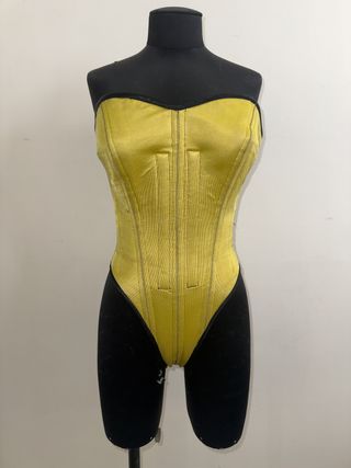 Body Corsé Amarillo con Ribete Negro