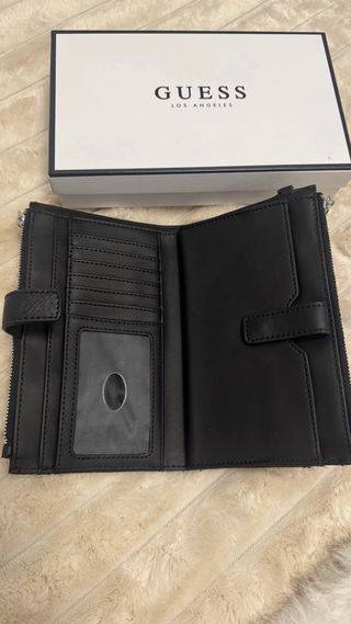 Billetera Guess Negra SIN USAR 18 de largo