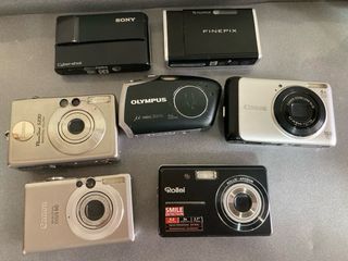 Lotto di 7 fotocamere digitali Canon, Sony, Olympus, Rollei