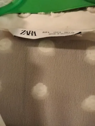 Camisa ZARA blanca topos