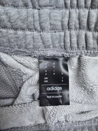Pantalón chándal Adidas gris