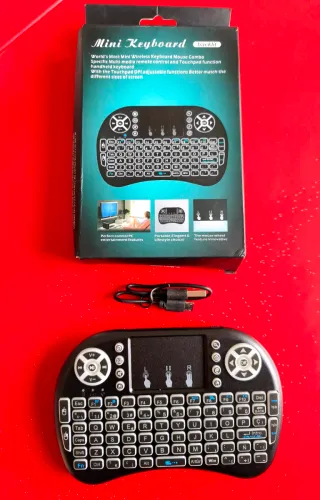 Mini tastiera wireless con touchpad