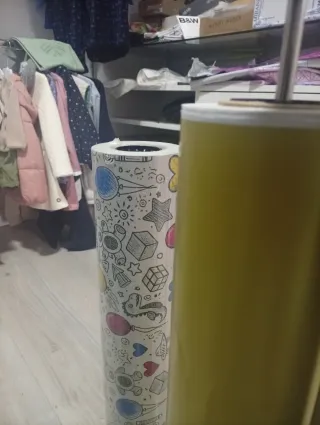 Porta rollos papel regalo cromado + 2 rollos .