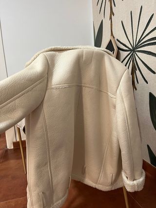 Chaqueta Zara doble faz borreguito beige