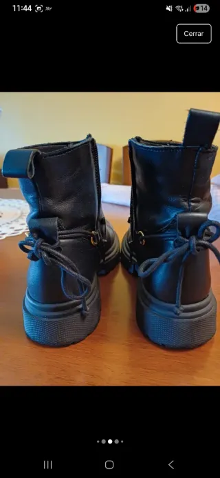 Botines de piel negros