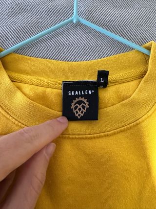 Sudadera Skallen amarilla con rosas