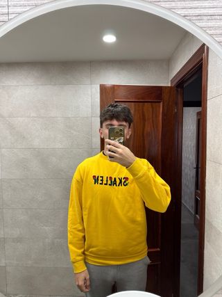 Sudadera Skallen amarilla con rosas