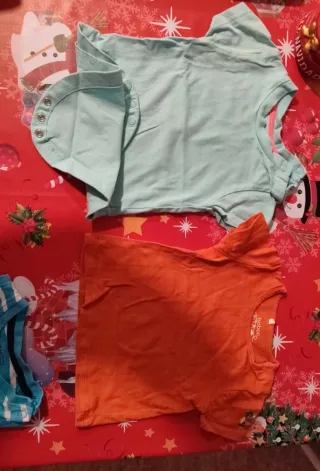 Body y camiseta bebé naranja y verde azulado